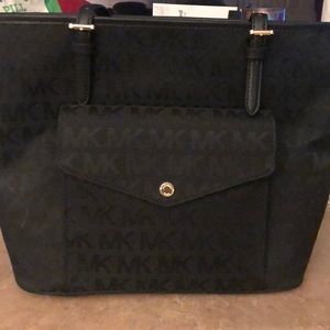 Michael Kors handbag, never been used.